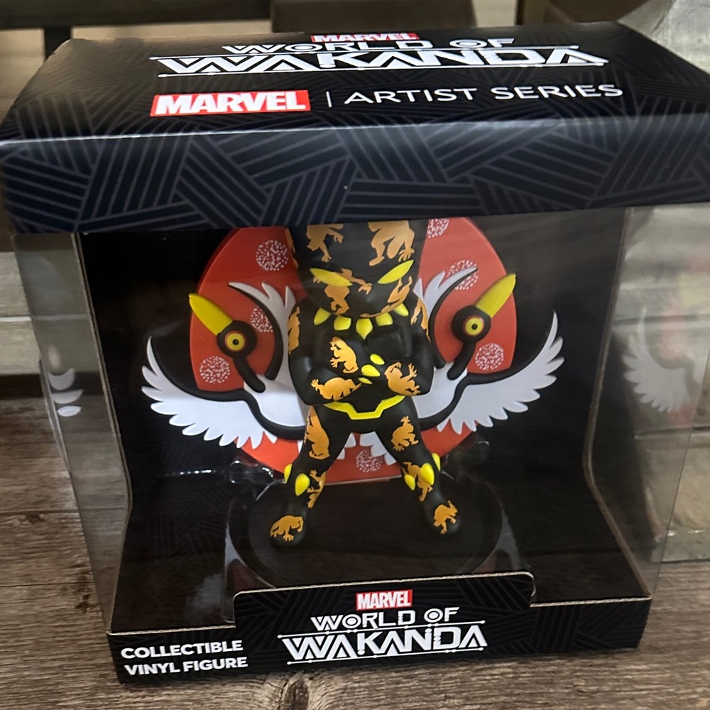 Marvel Artist Series Wakanda Vinyl Figure - Black and Yellow